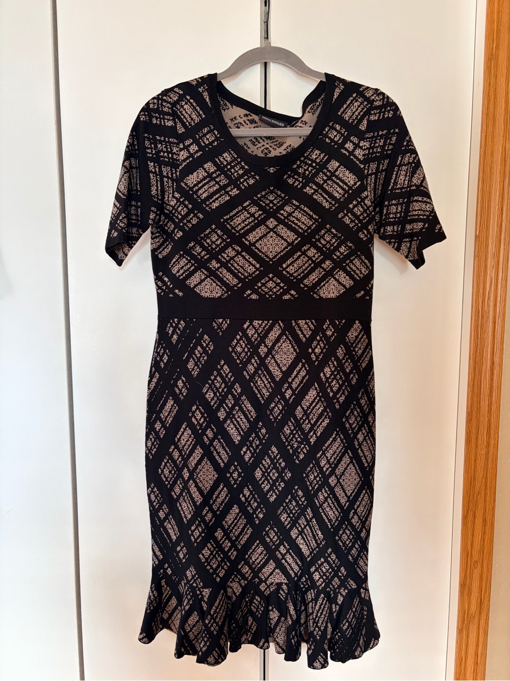 Nina Leonard Black and Beige Patterned Short-Sleeve Knit Dress with Ruffle Hem